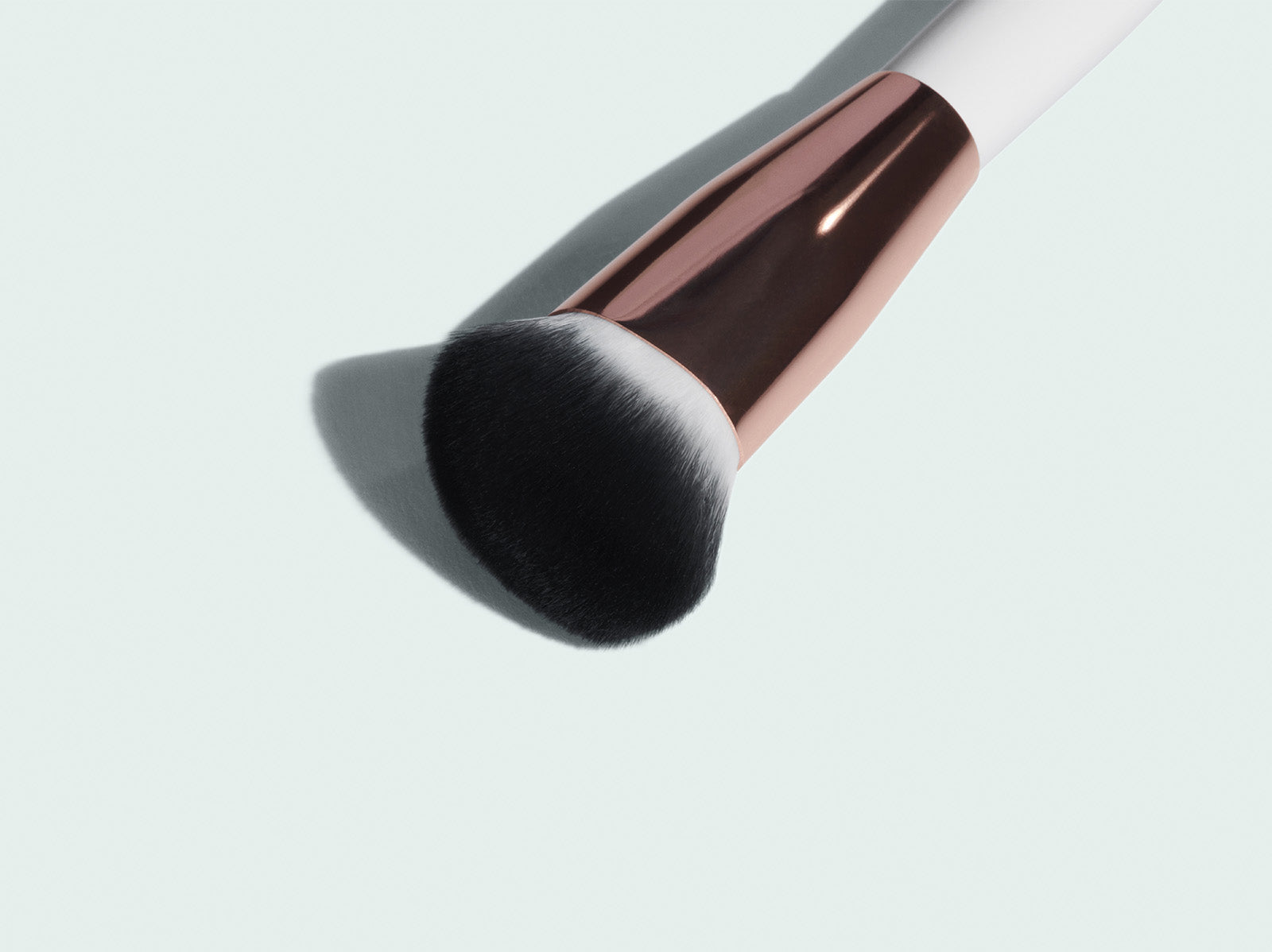 Image | I BEAUTY - Flawless Foundation Brush - Delizia Skincare
